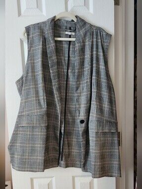Maurices 3X Black, White and Brown Plaid Sleeveless Vest
